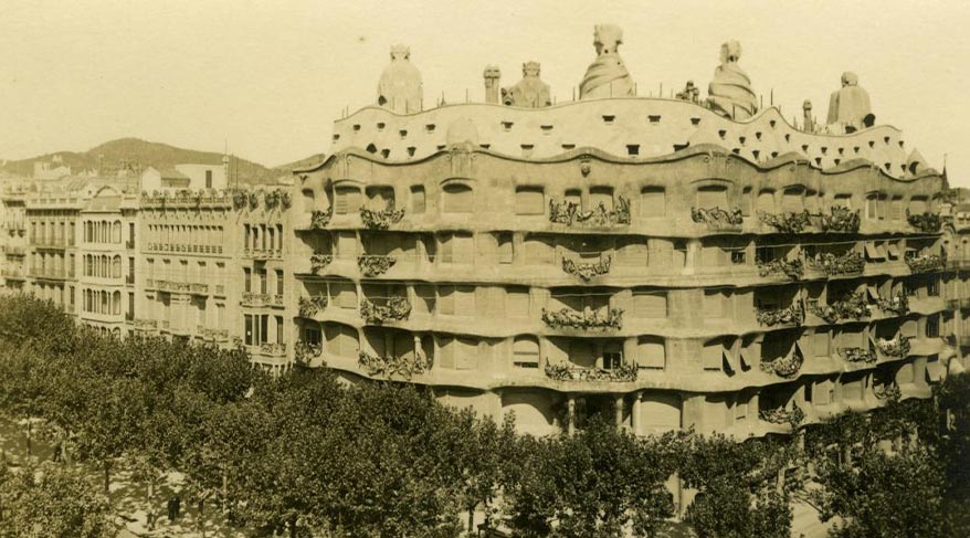 La Pedrera y la Semana Trágica: la obra inconclusa de Gaudí en una ciudad en llamas