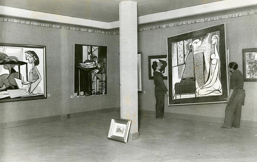 Autoridades durante la inauguración del Museo Picasso de Barcelona en el Palau Berenguer d’Aguilar, 1963.