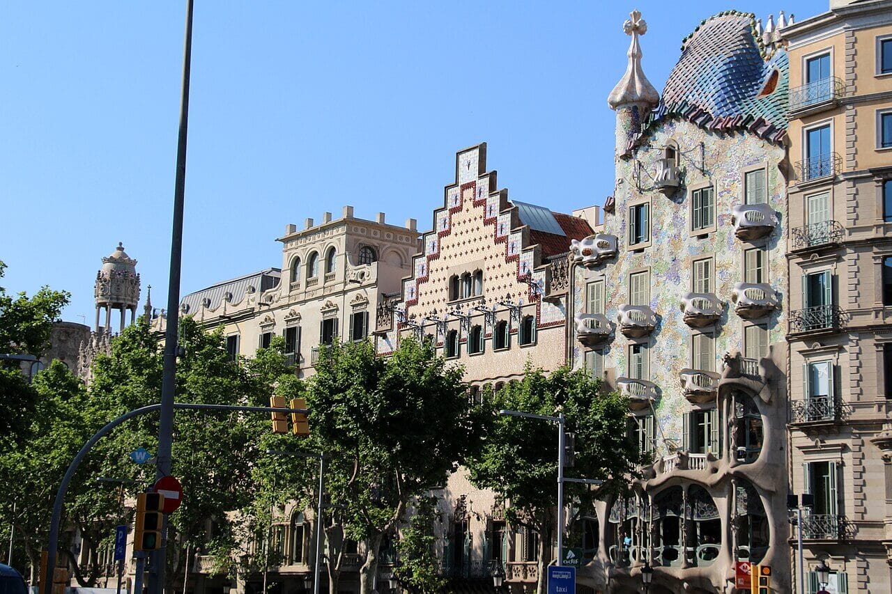 Edificios modernistas de la Illa de la Discòrdia en el Passeig de Gràcia de Barcelona.