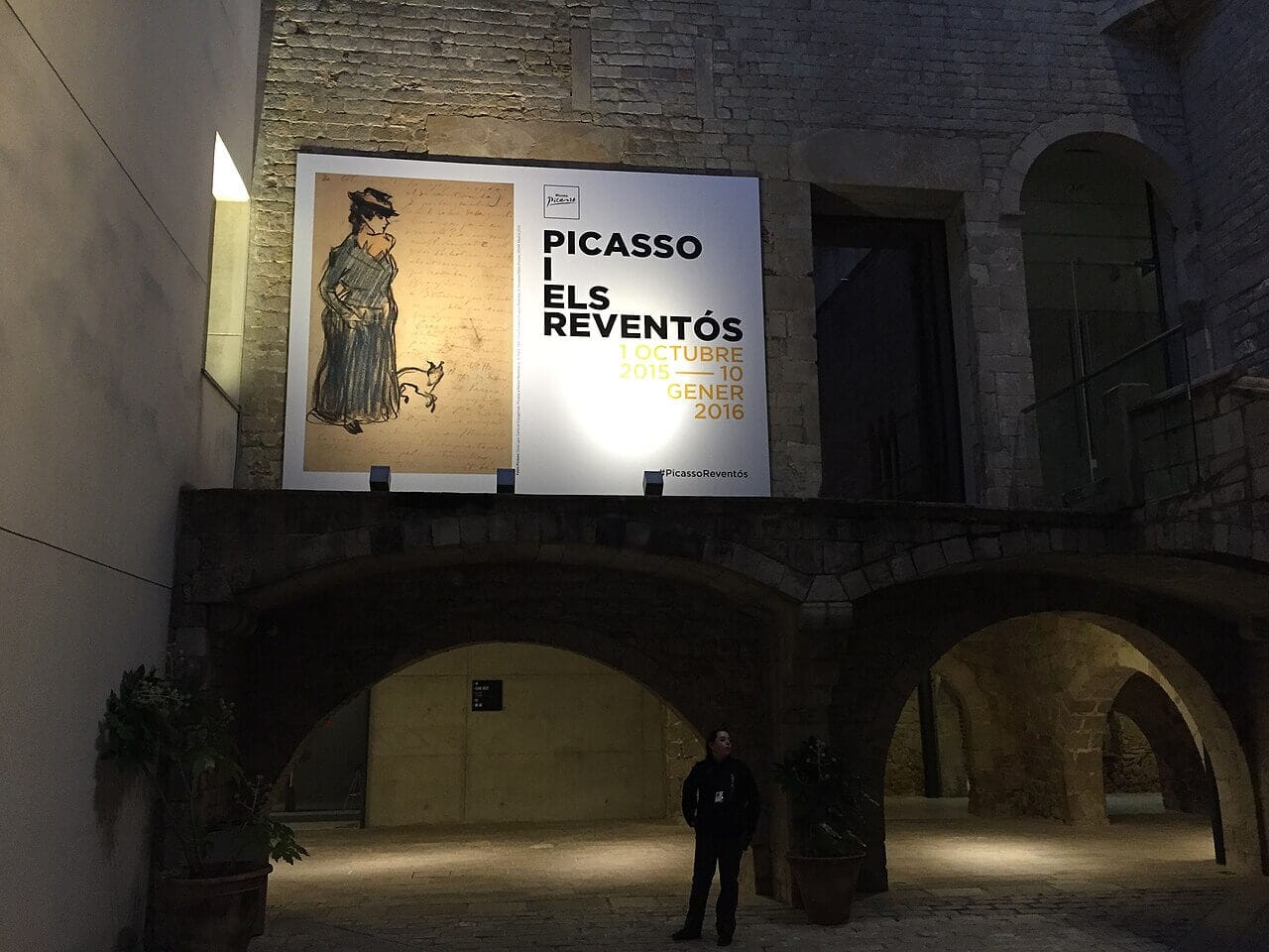 Sala del Museu Picasso de Barcelona durante una exposición temporal dedicada a Picasso y su entorno artístico.