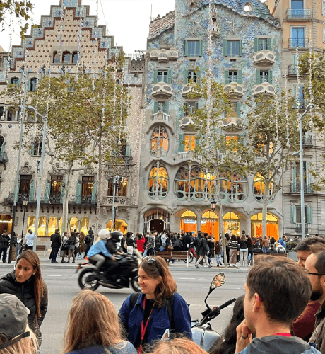 explicacion manzana de la discordia en tour modernista