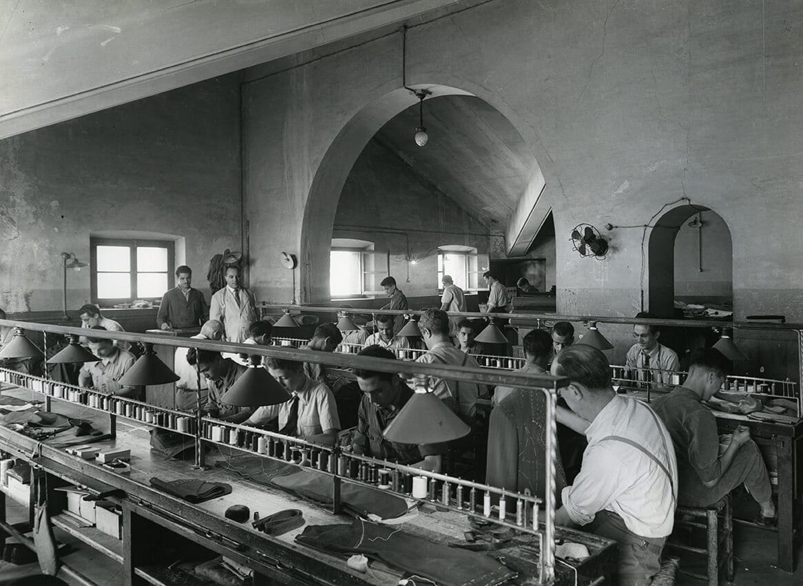 trabajadores en la casa de la caridad de barcelona en 1957