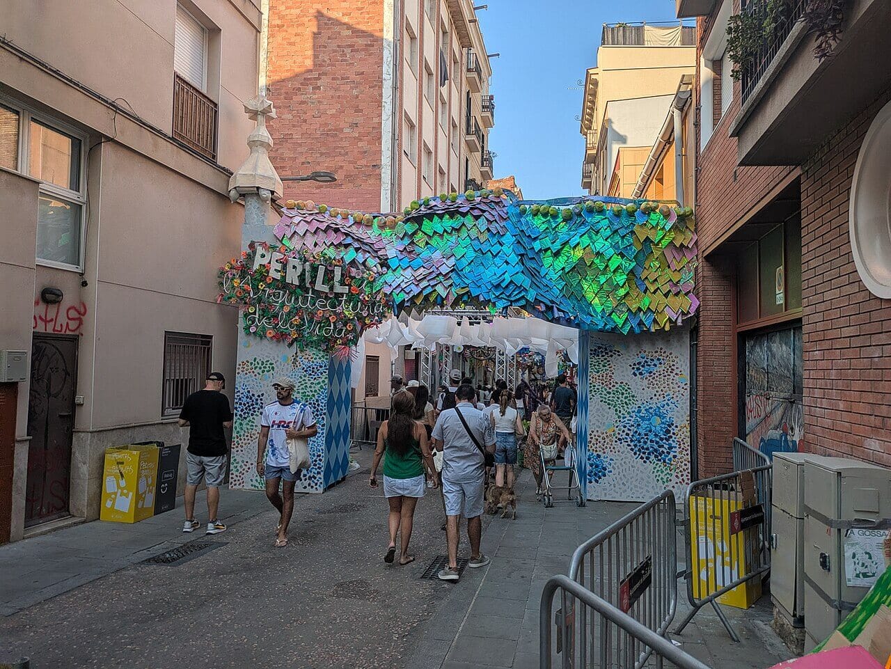 foto de la Carrer Perill durante las fiestas de gracia