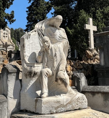 tumba del cementerio de montjuic