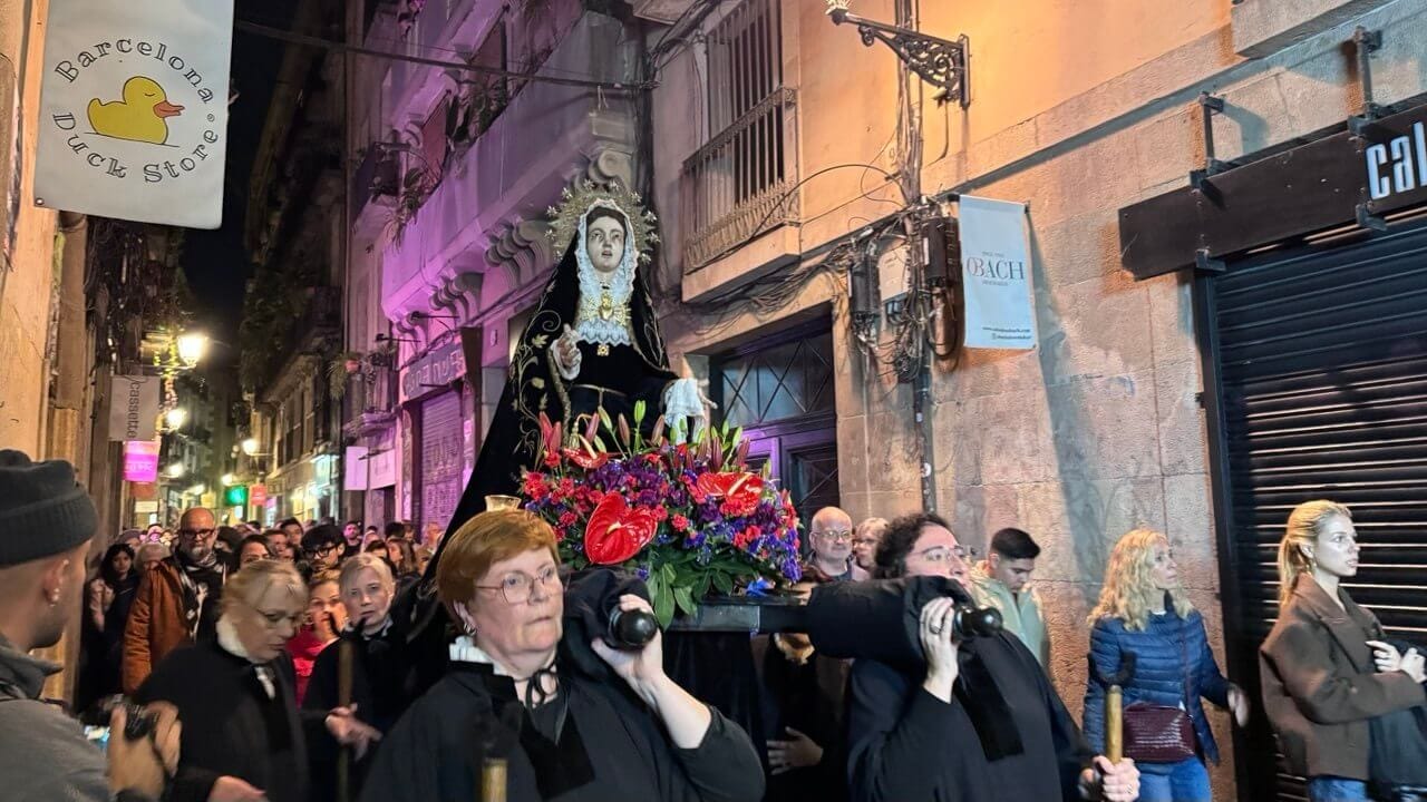 procesión en barcelona de la Arxiconfraria de la Puríssima Sang de Barcelona