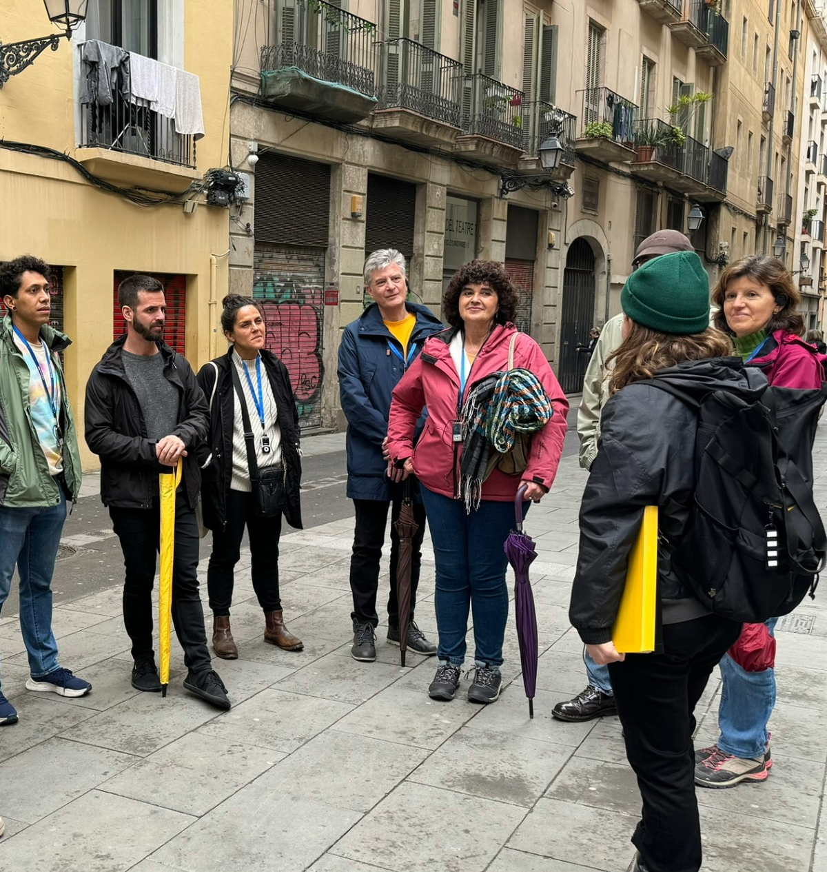 carmen dando un tour de historia por barcelona