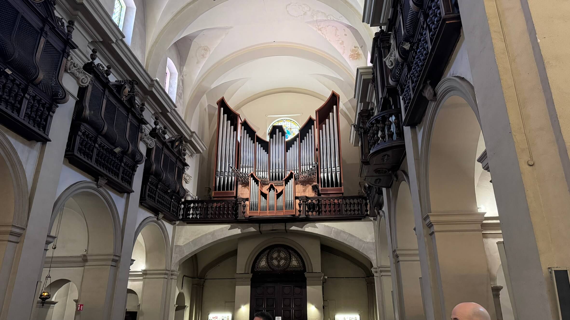 Órgano histórico situado en el interior de la iglesia de Sant Felip Neri, un templo barroco del barrio Gótico de Barcelona.