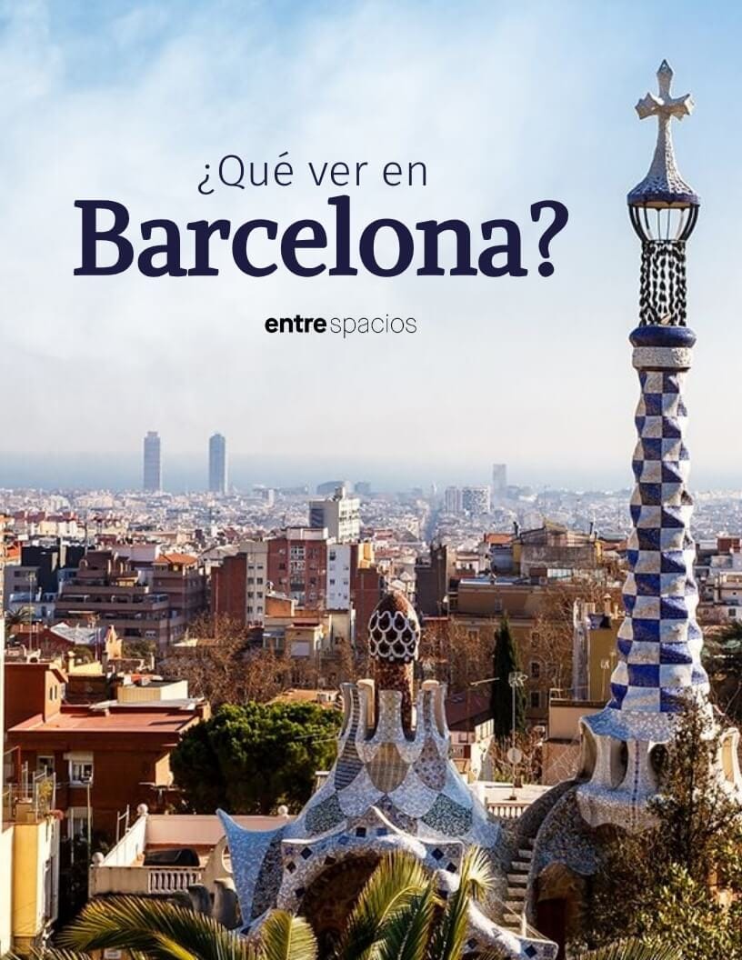 Vista panorámica de Barcelona desde el Park Güell con arquitectura de Gaudí, guía de lugares imprescindibles que ver en Barcelona.
