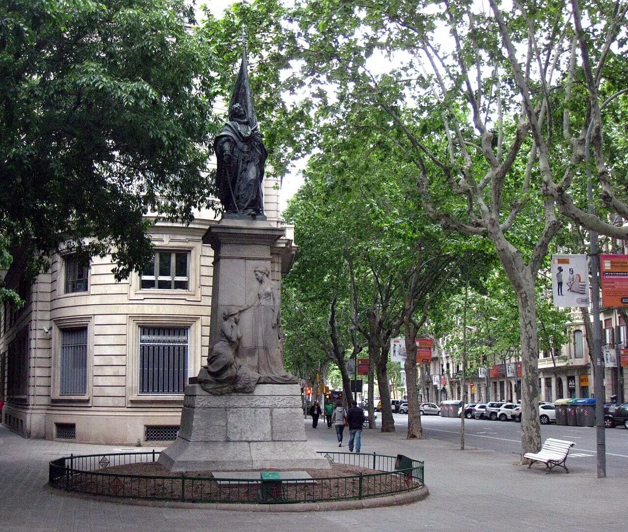 Monumento a Rafael Casanova en la ronda de Sant Pere de Barcelona, obra de Rossend Nobas.