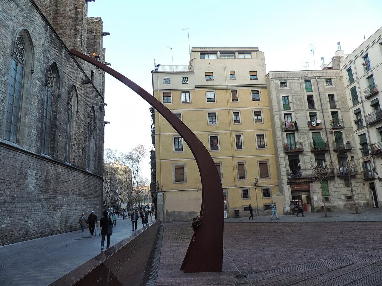 Fossar de les Moreres en Barcelona, plaza y monumento dedicado a los defensores de la ciudad durante el sitio de 1714.