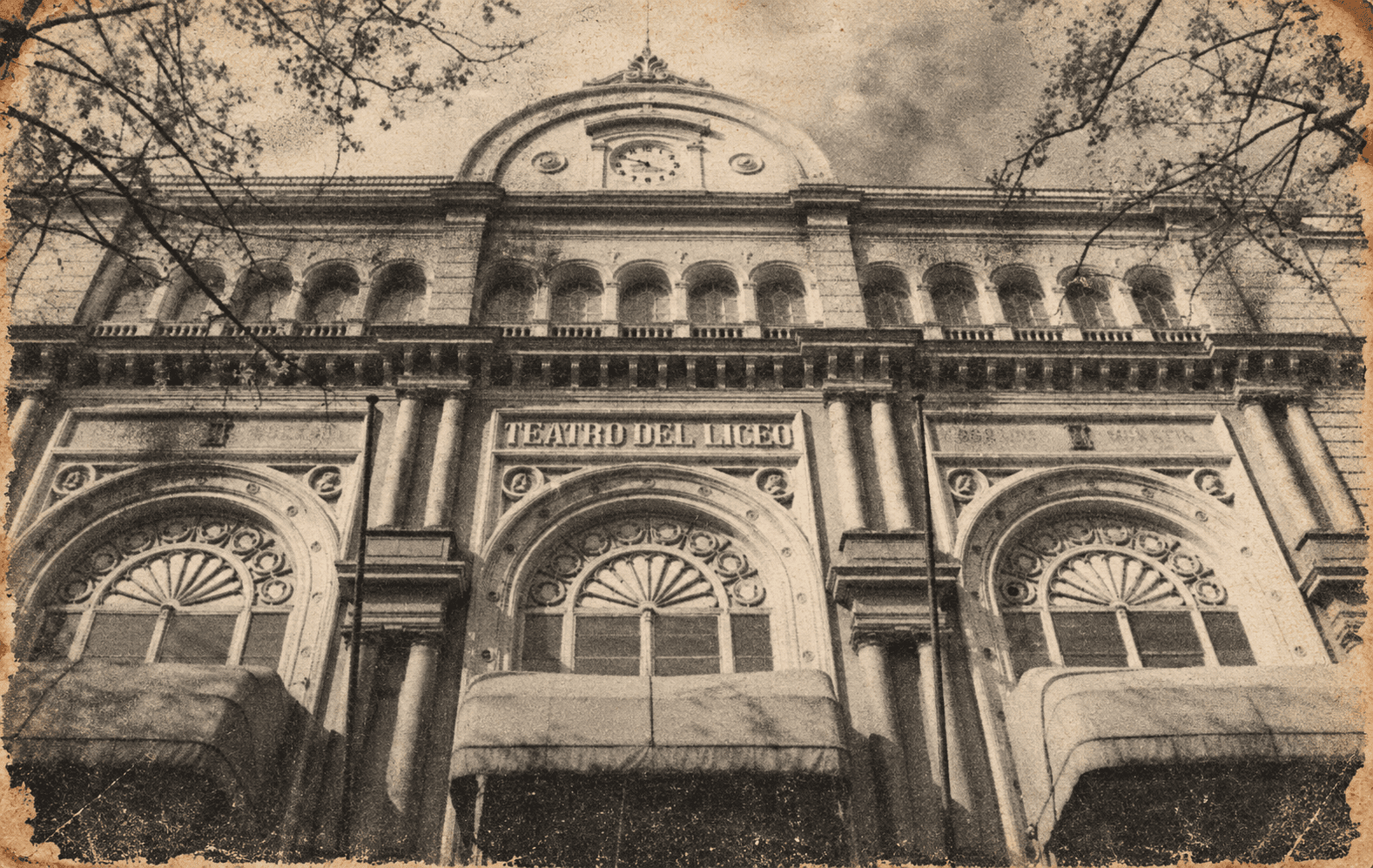 Composición con estética de periódico antiguo del Gran Teatre del Liceu, con referencias a sus incendios y a la leyenda de los frailes fantasma.
