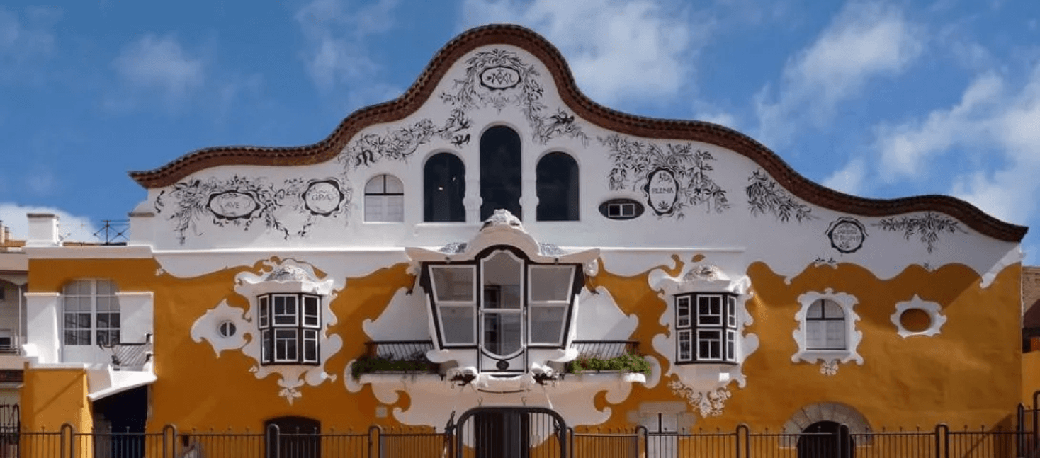 Fachada modernista de Can Negre, edificio reformado por el arquitecto Josep Maria Jujol en Sant Joan Despí, incluido en el festival 48h Open House Barcelona 2026.